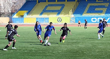 Kız futbolcuların gururlandıran başarı hikayesi