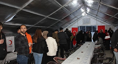 Kızılay'dan 400 kişilik iftar çadırı