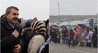 Milli Eğitim Bakanı Tekin’e kar altında coşkulu karşılama