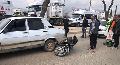 Motosiklet ile otomobil çarpıştı: 1 yaralı
