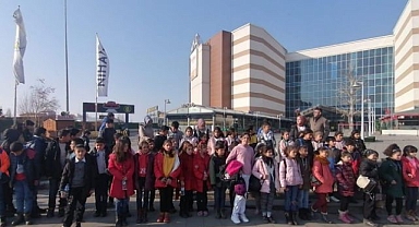 Öğrencilerin hayallerini gerçekleştiriyor