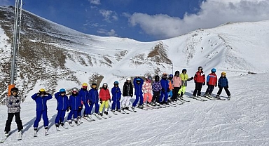 Okullar kayakta yarıştı