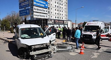 Önce araca ardından anne ve kızına çarptı
