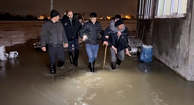 Sağanak yağış ilçeyi sular altında bıraktı 