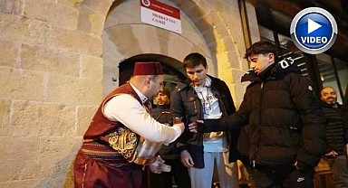 Teravihten çıkan vatandaşlara buz gibi ikram!