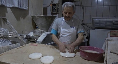 Yarım asırdır ekmeğini fırından çıkarıyor