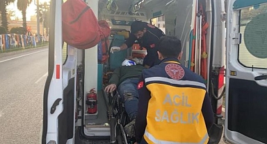 Yol ortasına düşen taş kazayı getirdi
