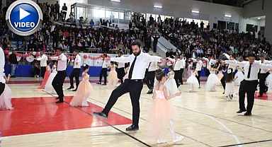 23 Nisan'a babalar ve kızlarının gösterisi damga vurdu