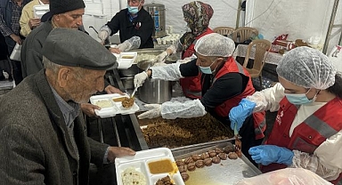8 bin 700 kişiye iftar verdiler