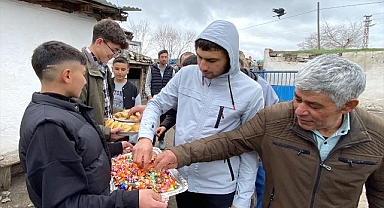 Asırlık bayram geleneğini sürdürüyorlar