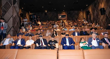 Bakan Ersoy sergi gezdi, film izledi