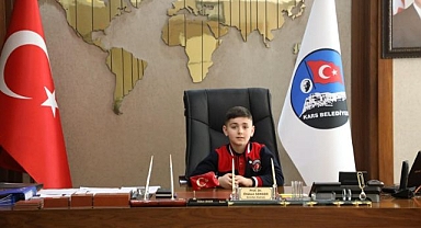 Başkan koltuğuna oturup, isteklerini sıraladı