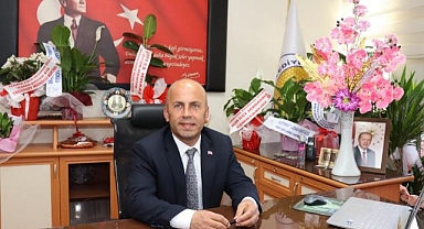 Başkanın makam odası çiçek bahçesine döndü