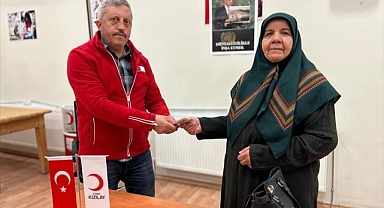 Bayram ikramiyesini Kızılay'a bağışladı