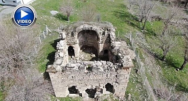 Binlerce yıllık kilise zamana direniyor