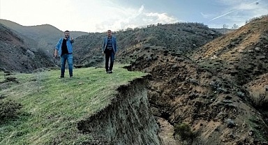 Deprem sonrası ortaya çıkan yarıklar korkuttu