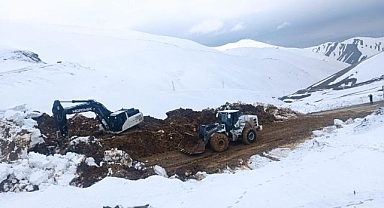 Ekipler o yolu açmak için seferber oldu