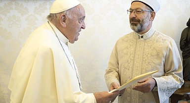 Erbaş, Vatikan’da Papa ile görüştü