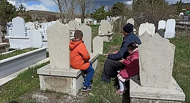 Erzurum’da bayramın ilk günü mezarlıklar ziyaret edildi