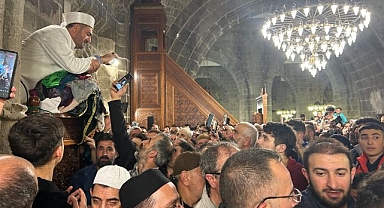 Erzurum'da camiler doldu taştı