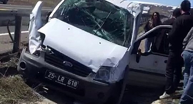 Erzurum'da resmi araç refüje uçtu