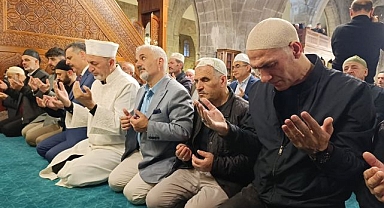 Erzurum protokolü bayram namazında buluştu