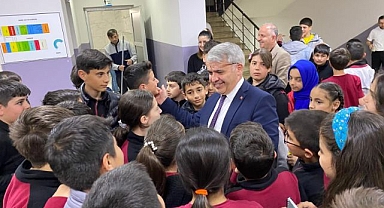 Gazioğlu okul ziyaretlerini sürdürüyor