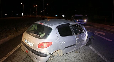 Hakimiyetini kaybedince elektrik direğine çarptı