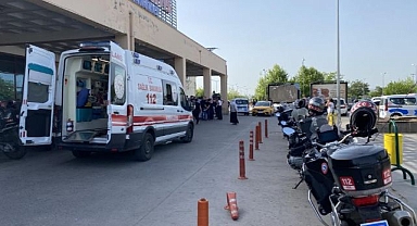 Hastane önünde bıçaklı kavga!