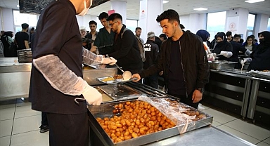 Her gün 3 bin öğrenciye ücretsiz iftar