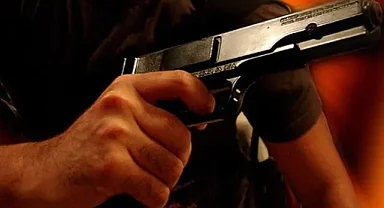 Husumetliler arasında çıkan kavgada silahlar çekildi