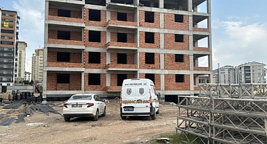 İnşaat işçisi 6.kattan aşağı düştü