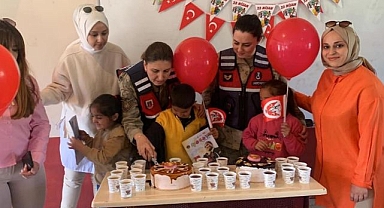 Jandarmadan miniklere 23 Nisan sürprizi