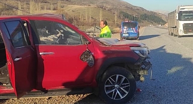 Kamyonet şarampole uçtu: 6 yaralı