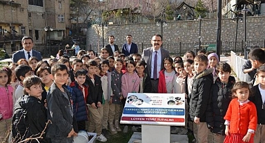 Kaymakam ve öğrencilerden anlamlı hareket