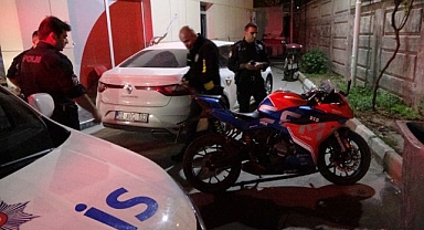 Motosiklet ile bisiklet birbirine girdi