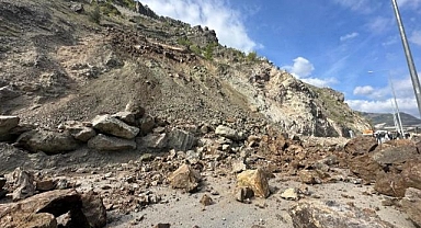 O yol heyelan nedeniyle kapandı