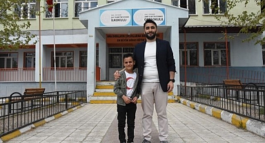 Öğrencisini Heimlich manevrasıyla kurtardı