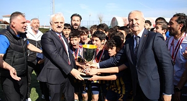 Şampiyon kupasına kavuştu