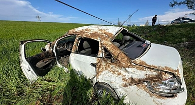 Taklalar atarak tarlaya yuvarlandı
