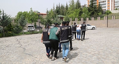 Tefecilik operasyonunda yakayı ele verdiler