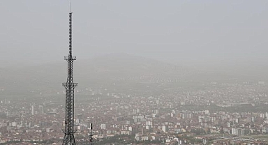 Toz bulutu şehrin üzerini kapladı