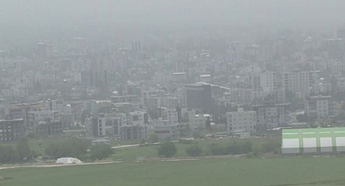 Tozun etkisinde kalan şehir kayboldu