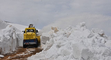 Turizm cenneti Nemrut Krater Gölü’nün yolu açılıyor