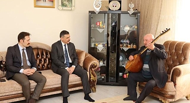 Vali Çiftçi’den Oltulu ozana vefa