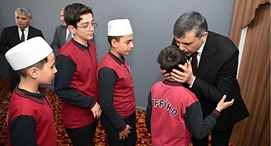 Vali Çİftçi öğrencileri hatim duasında yalnız bırakmadı