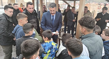 Vali'den çocuklara bayram harçlığı