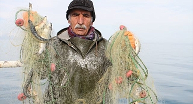 Yasak öncesi son ağlarını göle bıraktılar