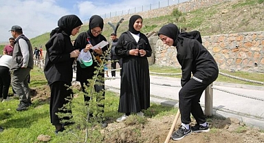 Yeşil bir gelecek için fidan diktiler