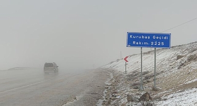 Yoğun sis Kurubaş Geçidini yuttu